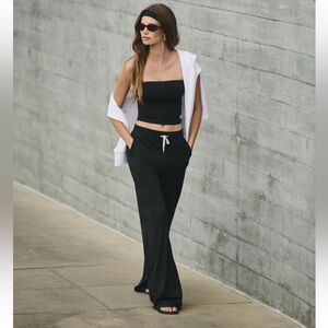 NWOT Vuori halo essential wideleg pant small petite